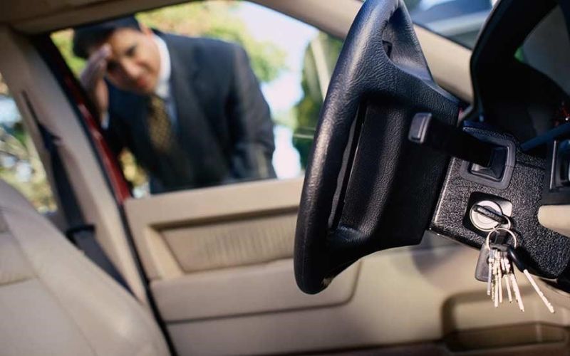 Car locked out in Gandhinagar